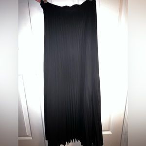 Talbots Floor Length Black Flowy Skirt. Size 6.
